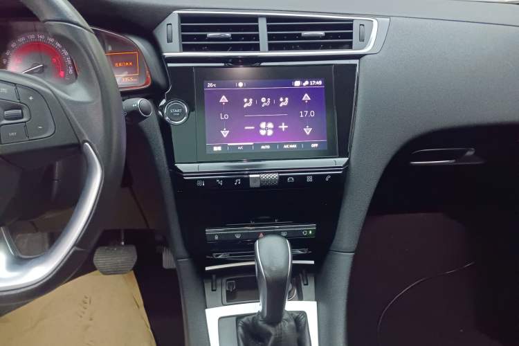 Used DS 4S 2018 30THP Dynamic Edition Audio And AC Panel