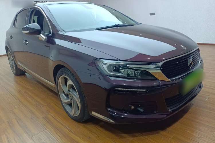 Used DS 4S 2018 30THP Dynamic Edition Front Right 45 Deg