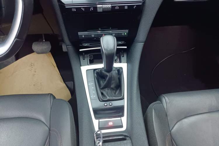 Used DS 4S 2018 30THP Dynamic Edition Gear Lever