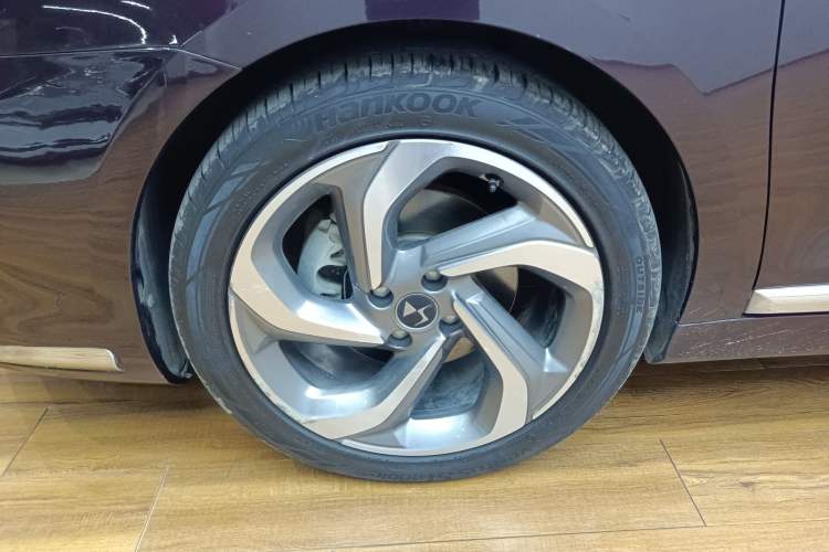 Used DS 4S 2018 30THP Dynamic Edition Left Front Wheel Hub