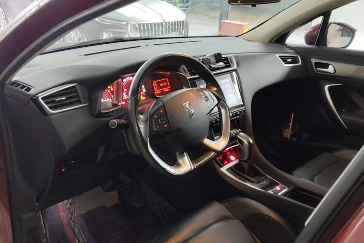 Used DS 4S 2018 30THP Enjoyment Model Center Console