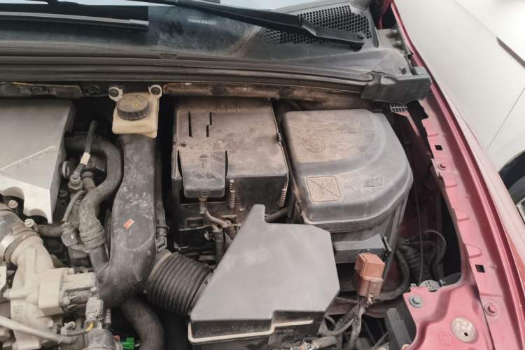 Used DS 4S 2018 30THP Enjoyment Model Engine Bay Left
