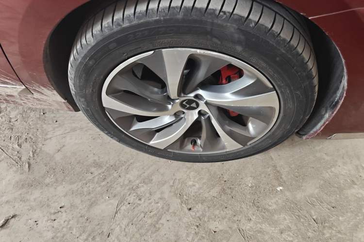 Used DS 4S 2018 30THP Dynamic Edition Right Front Wheel Hub