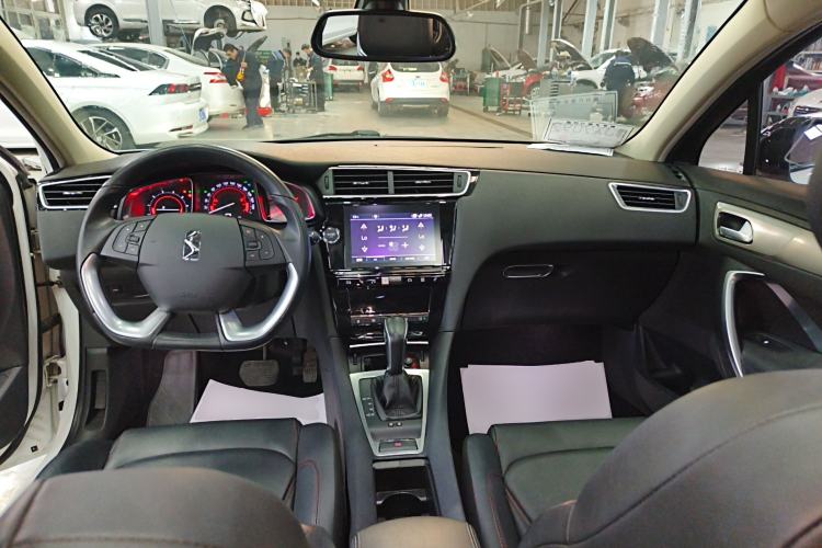 Used DS 4S 2018 30THP Dynamic Edition Center Console