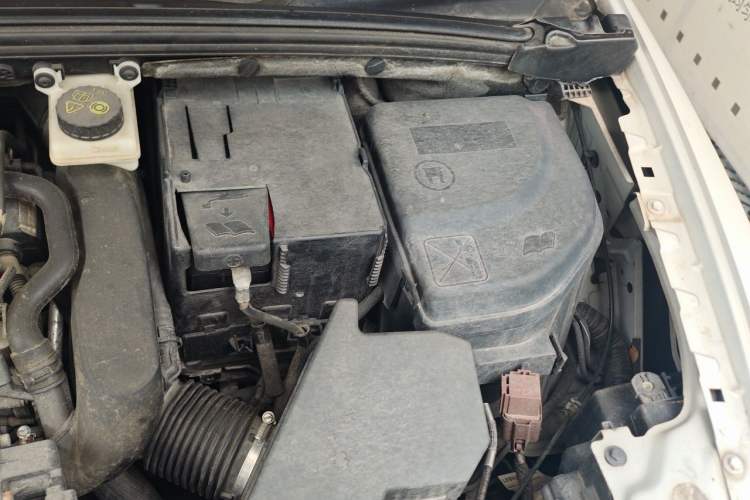 Used DS 4S 2018 30THP P-Line Sport Model Engine Bay Left