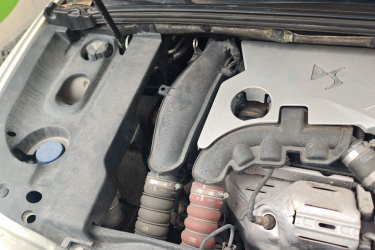 Used DS 4S 2018 30THP P-Line Sport Model Engine Bay Right