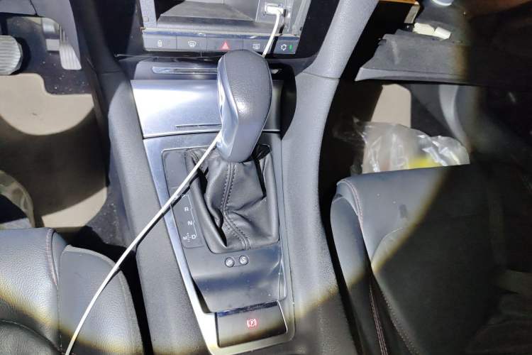 Used DS 4S 2018 30THP Dynamic Edition Gear Lever