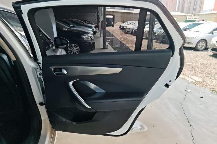 Used DS 4S 2018 30THP Dynamic Edition Interior 3