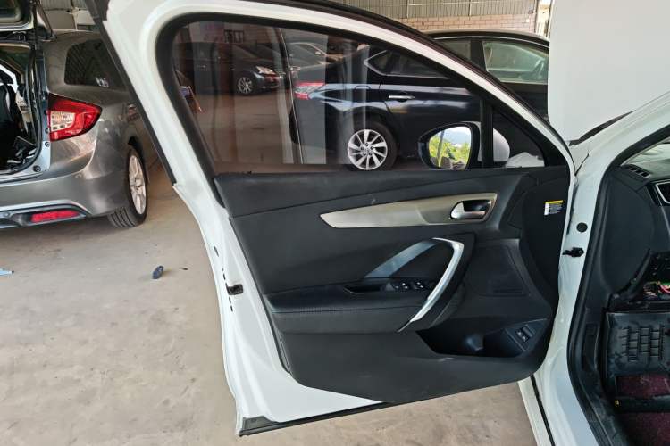 Used DS 4S 2018 30THP Dynamic Edition Interior 4