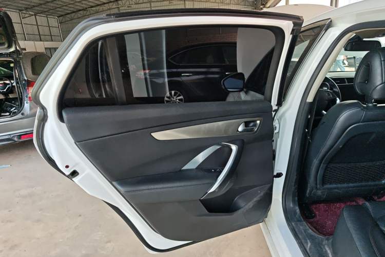 Used DS 4S 2018 30THP Dynamic Edition Interior 5