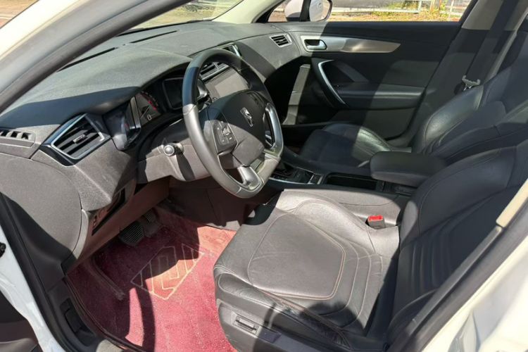 Used DS 4S 2018 30THP Dynamic Edition Interior 6