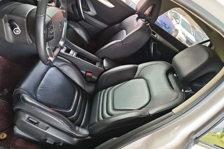 Used DS 4S 2018 30THP Dynamic Edition Left Front Seat