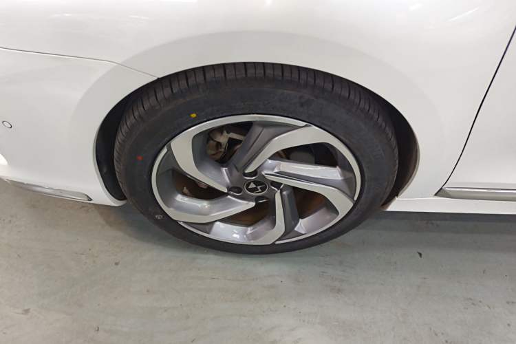 Used DS 4S 2018 30THP Dynamic Edition Left Front Wheel Hub