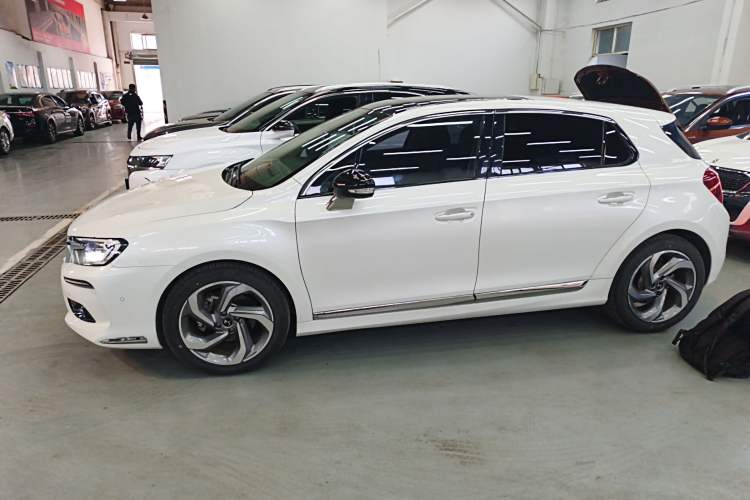 Used DS 4S 2018 30THP Dynamic Edition Left Side