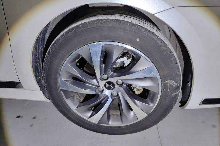 Used DS 4S 2018 30THP Dynamic Edition Right Front Wheel Hub