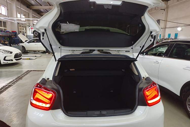 Used DS 4S 2018 30THP Dynamic Edition Trunk