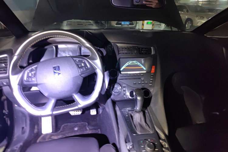 Used DS 5 2012 1.6T Prestige Edition Center Console