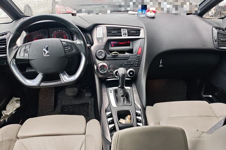 Used DS 5 2012 1.6T Elegant Edition Center Console