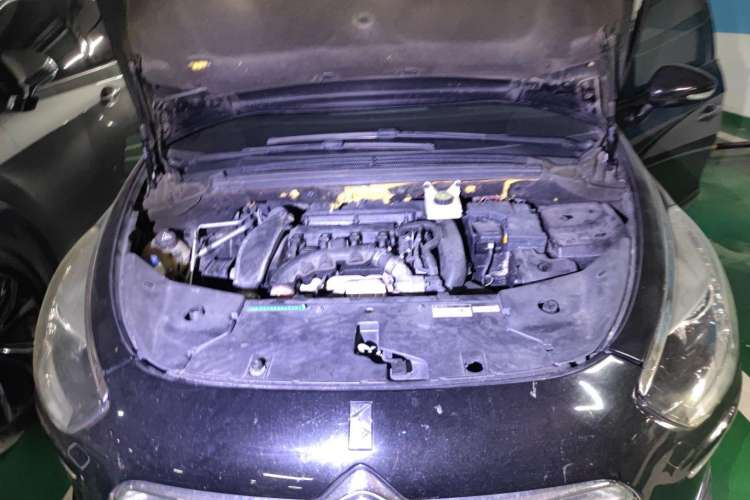 Used DS 5 2012 1.6T Prestige Edition Engine Bay