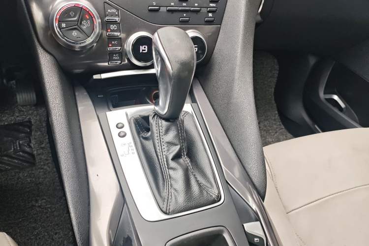 Used DS 5 2012 1.6T Elegant Edition Gear Lever