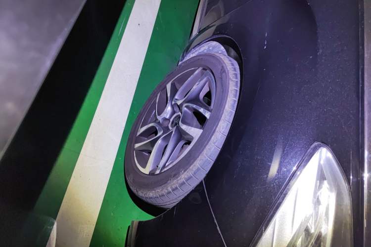 Used DS 5 2012 1.6T Prestige Edition Right Front Wheel Hub