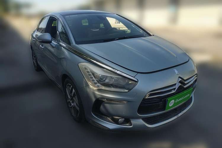 Used DS 5 2012 1.6T Luxury Edition Front Right 45 Deg