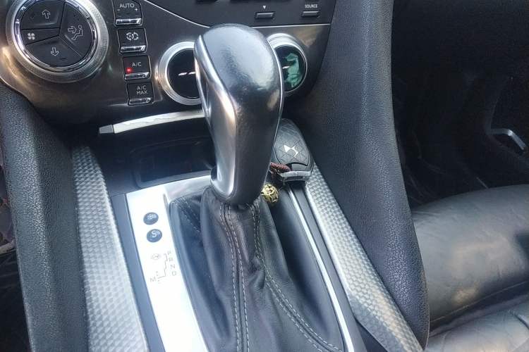 Used DS 5 2012 1.6T Luxury Edition Gear Lever