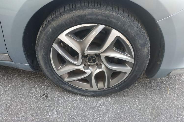 Used DS 5 2012 1.6T Luxury Edition Right Front Wheel Hub