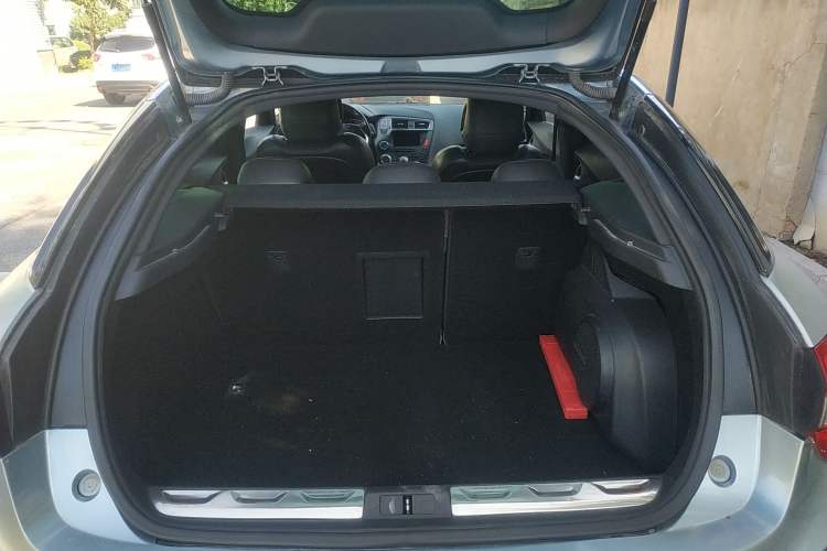 Used DS 5 2012 1.6T Luxury Edition Trunk