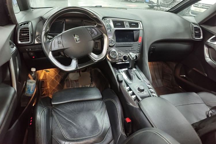 Used DS 5 2012 1.6T Luxury Edition Center Console