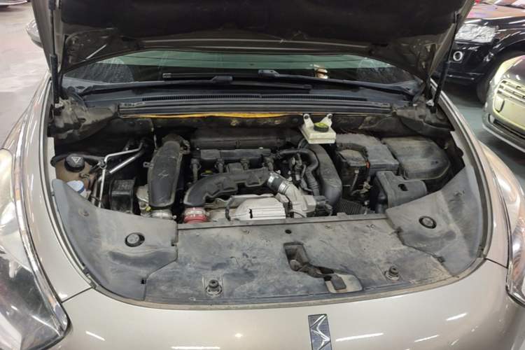 Used DS 5 2012 1.6T Luxury Edition Engine Bay