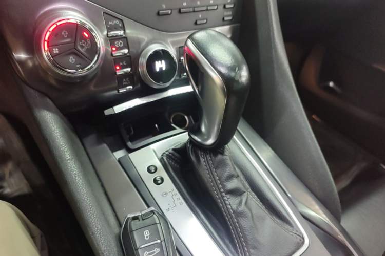 Used DS 5 2012 1.6T Luxury Edition Gear Lever