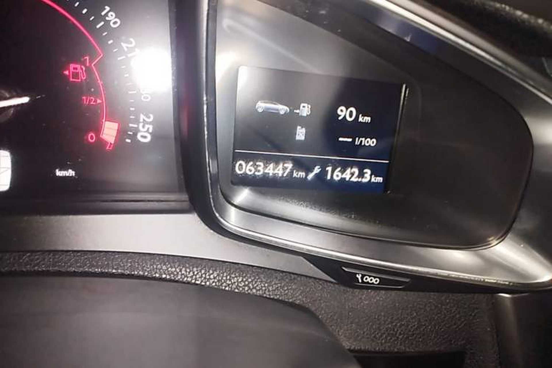 Used DS 5 2012 1.6T Elegant Edition Odometer Close Up