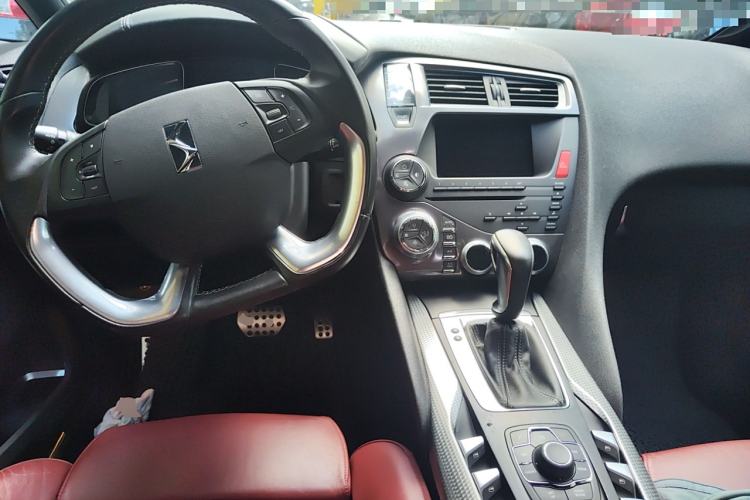 Used DS 5 2012 1.6T Luxury Edition Center Console