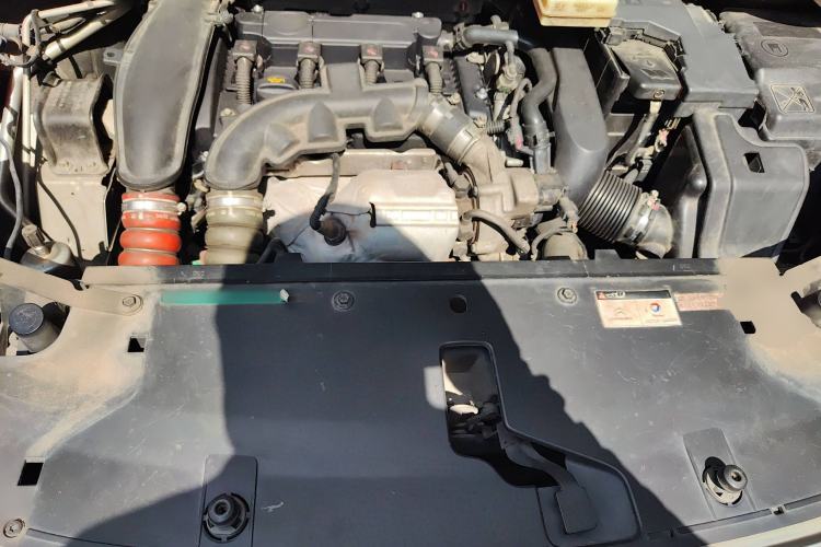 Used DS 5 2012 1.6T Luxury Edition Engine Bay