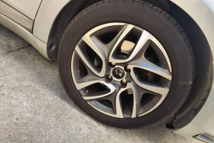 Used DS 5 2012 1.6T Luxury Edition Right Front Wheel Hub