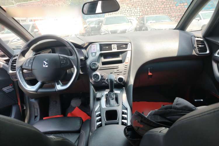 Used DS 5 2012 1.6T Elegant Edition Center Console