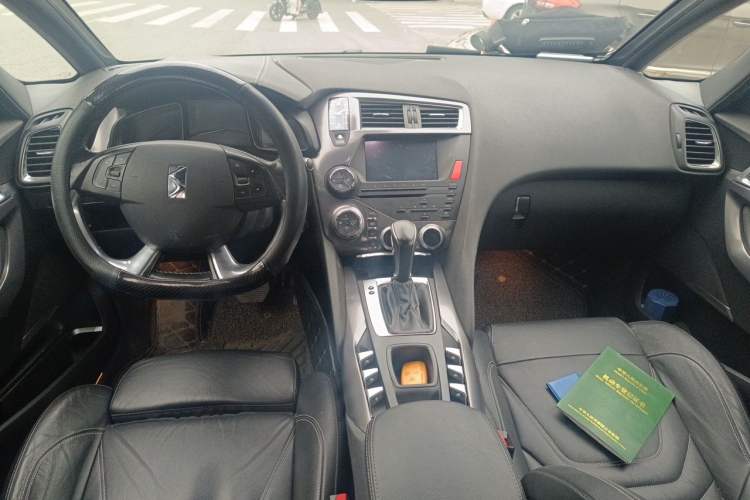 Used DS 5 2012 1.6T Elegant Edition Center Console
