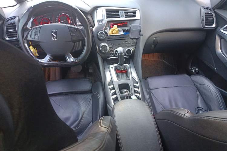 Used DS 5 2012 1.6T Elegant Edition Center Console