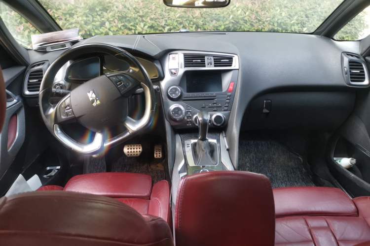 Used DS 5 2012 1.6T Prestige Edition Center Console