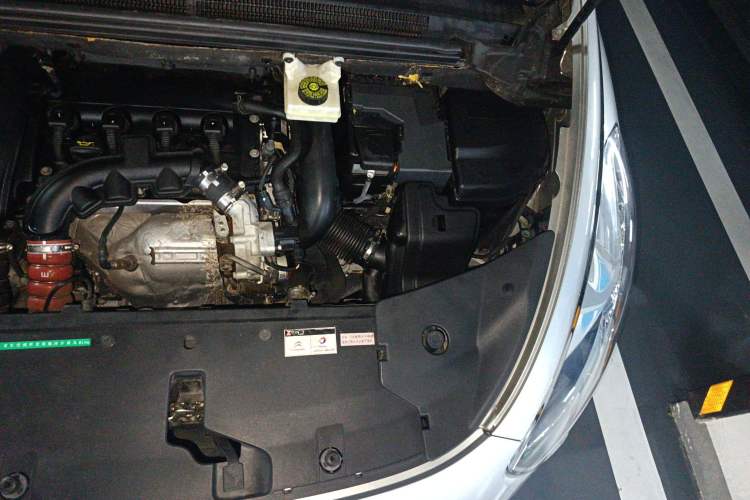 Used DS 5 2012 1.6T Prestige Edition Engine Bay Left