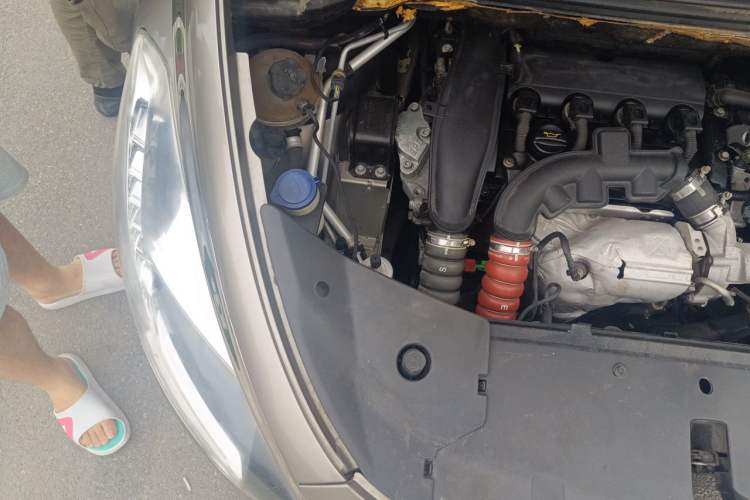 Used DS 5 2012 1.6T Elegant Edition Engine Bay Right