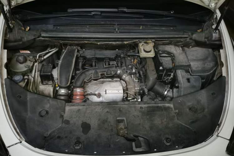 Used DS 5 2012 1.6T Prestige Edition Engine Bay