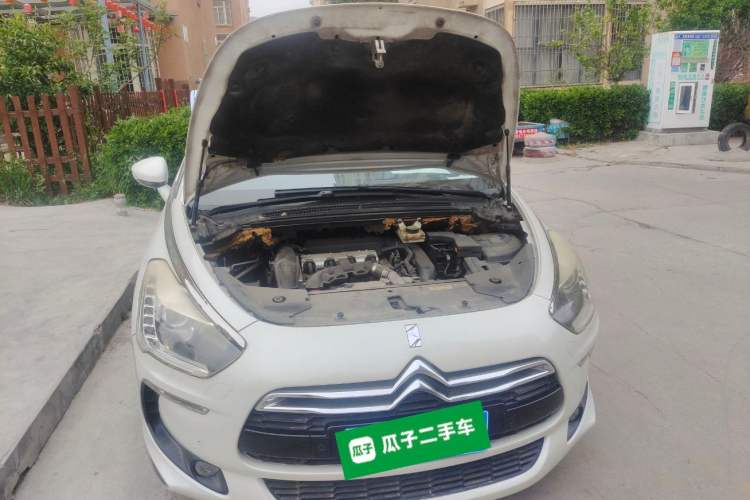 Used DS 5 2012 1.6T Elegant Edition Engine Bay