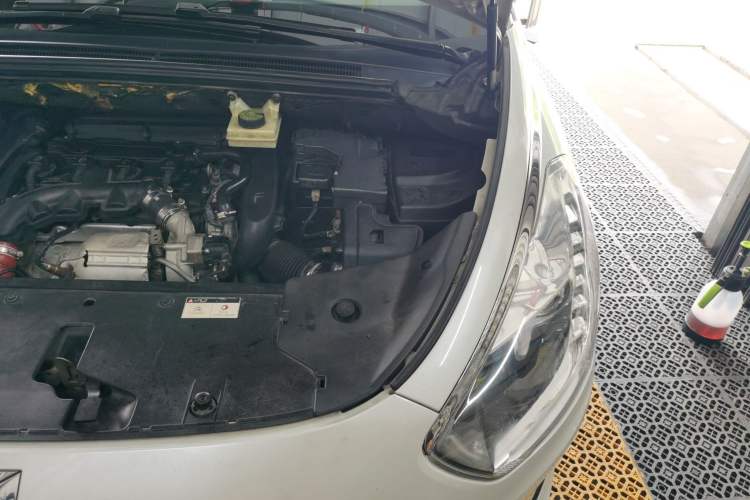 Used DS 5 2012 1.6T Elegant Edition Engine Bay Left
