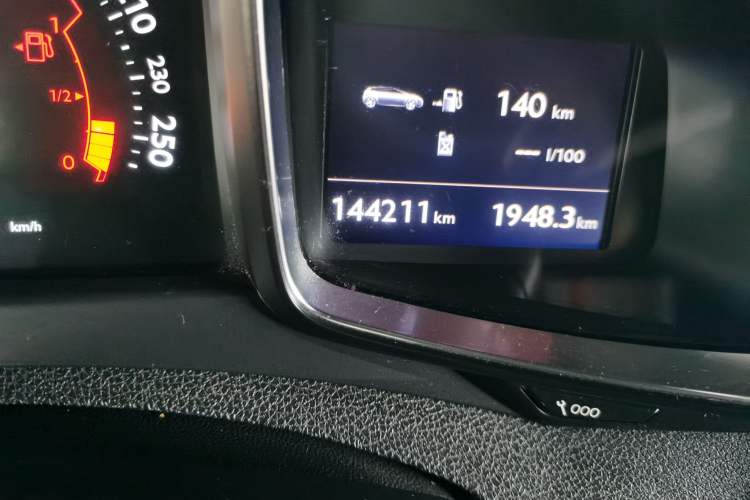 Used DS 5 2012 1.6T Elegant Edition Odometer Close Up