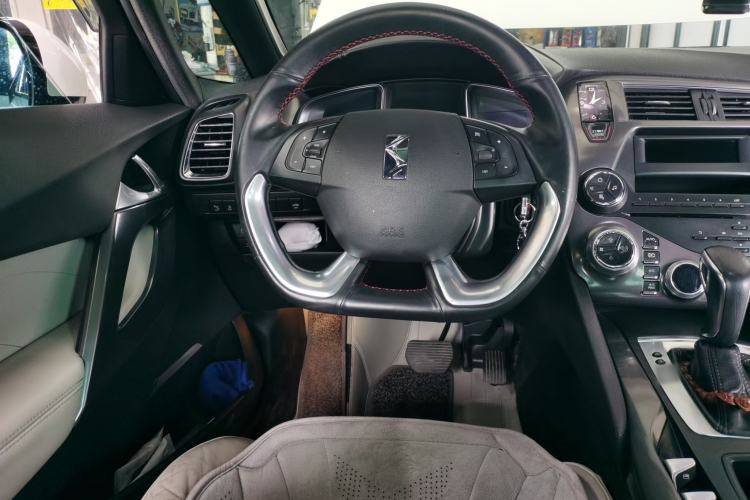 Used DS 5 2012 1.6T Elegant Edition Steering Wheel