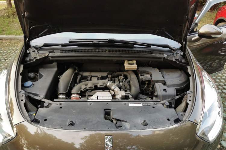Used DS 5 2013 1.6T Elegant Edition THP160 Engine Bay