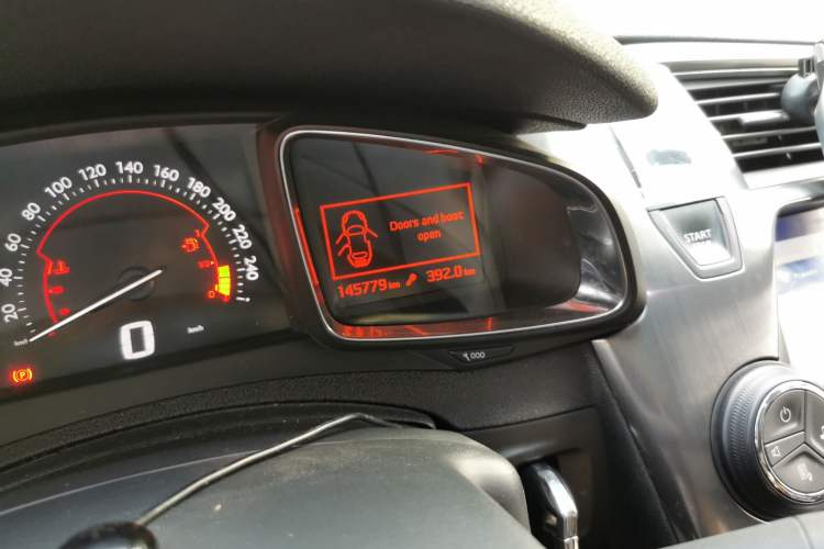 Used DS 5 2013 1.6T Elegant Edition THP160 Odometer Close Up