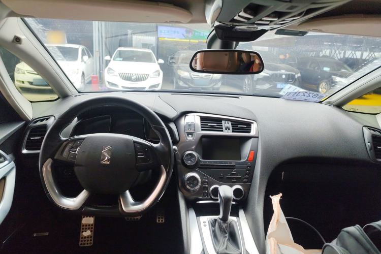 Used DS 5 2013 1.6T Prestige Edition THP200 Center Console